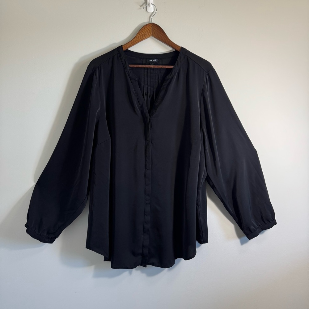 Torrid Women's  Black Pleated Longe Sleeve Top Size 4X